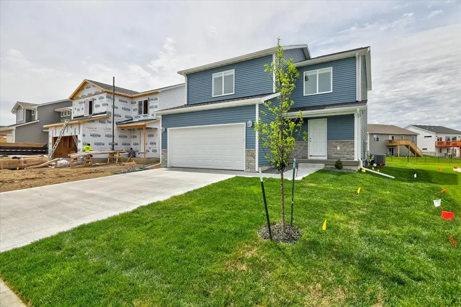 421 N 3rd Avenue E, Newton, IA 50208 - #3