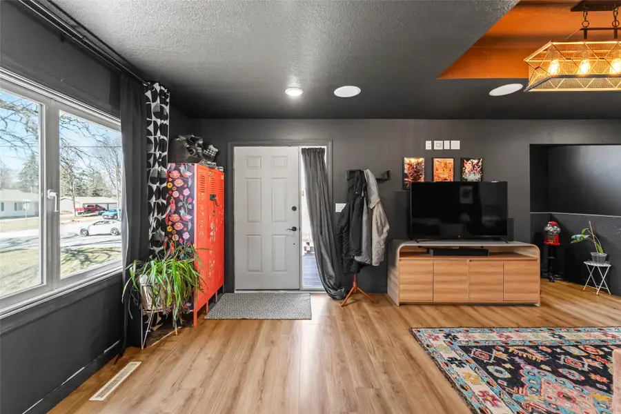 213 N 15th Avenue W, Newton, IA 50208 - #2