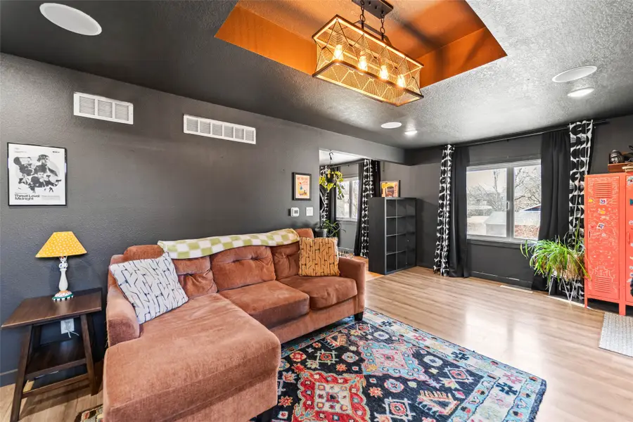 213 N 15th Avenue W, Newton, IA 50208 - #3