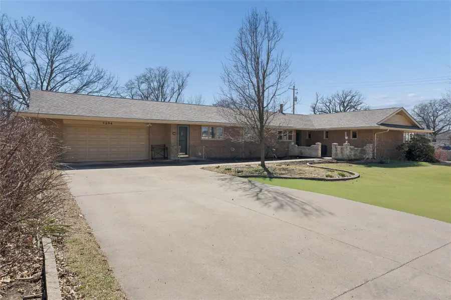 7254 Wilshire Boulevard, Windsor Heights, IA 50324 - #2