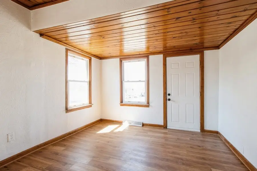 2345 E 37th Court, Des Moines, IA 50317 - #2