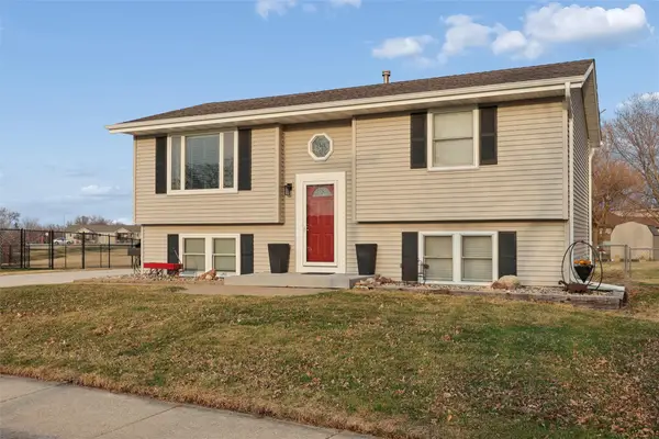 702 Crestwood Drive, Huxley, IA 50124