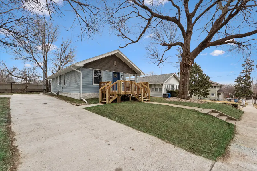 2819 Rollins Avenue, Des Moines, IA 50312 - #2
