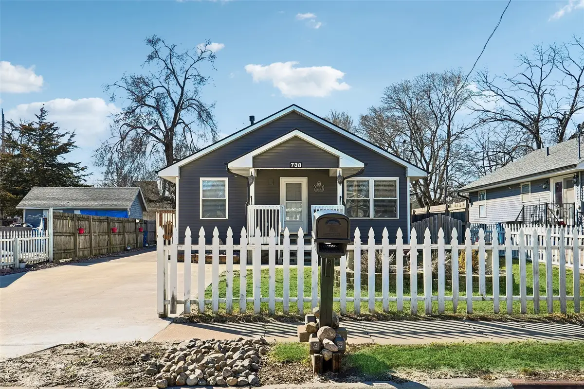 738 SE 26th Court, Des Moines, IA 50317 - #1
