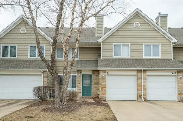 811 Burr Oaks Drive #611, West Des Moines, IA 50266