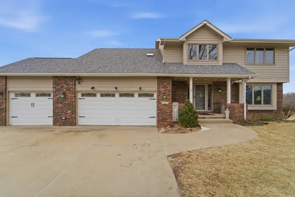 5612 Cody Drive, West Des Moines, IA 50266