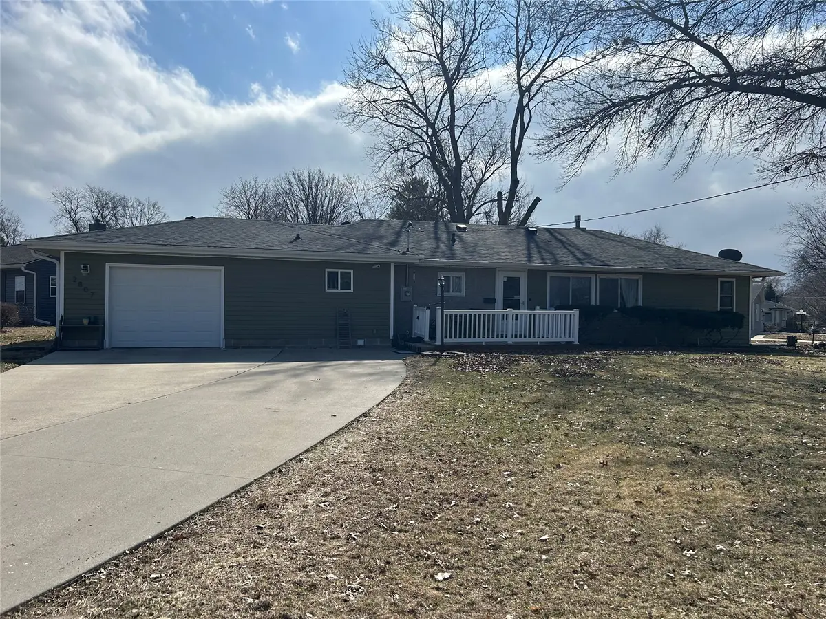 2807 S 2nd Avenue E, Newton, IA 50208 - #1