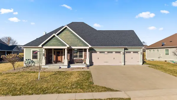 1024 Fountain View Drive, Pella, IA 50219