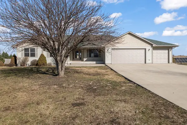 1400 Rock Creek Drive, Maxwell, IA 50161
