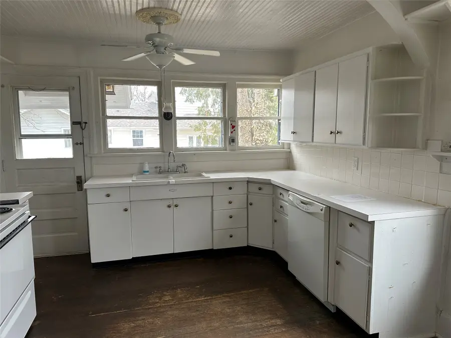 325 W 8th Street S, Newton, IA 50208 - #2