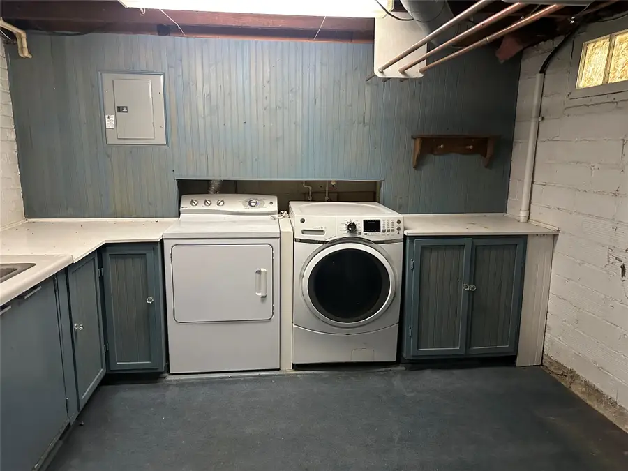 325 W 8th Street S, Newton, IA 50208 - #3