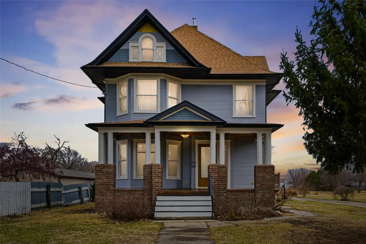 426 East Street, Grinnell, IA 50112 - #1