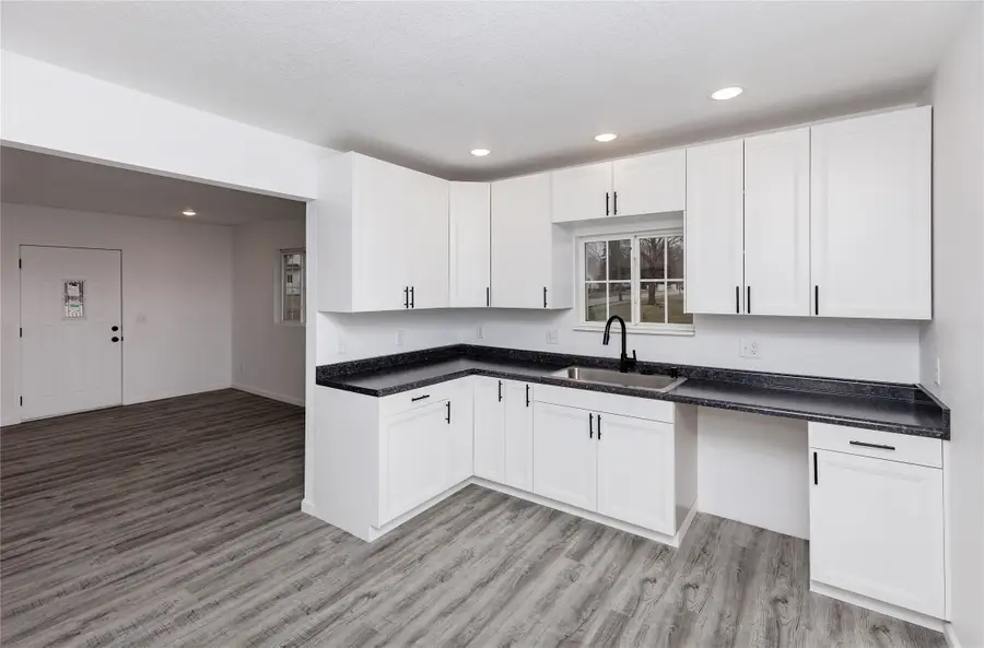 300 N Vine Street, Hartford, IA 50118 - #2