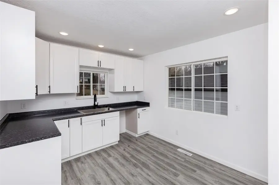 300 N Vine Street, Hartford, IA 50118 - #3