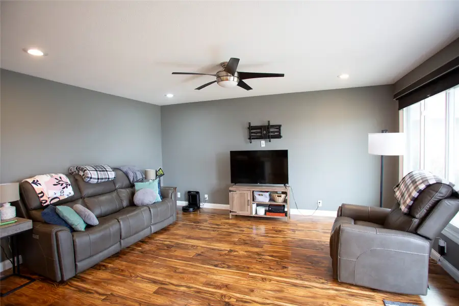 514 W Long Lane Drive, Knoxville, IA 50138 - #3