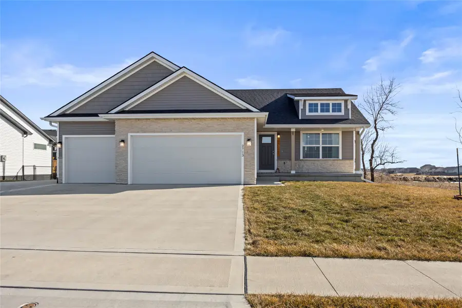 2713 8th Avenue Sw, Altoona, IA 50009 - #2