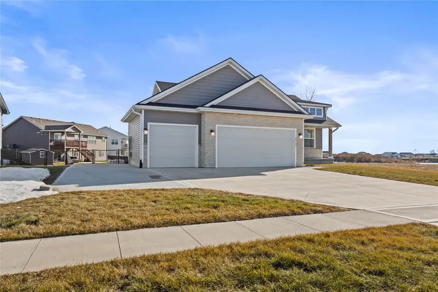 2713 8th Avenue Sw, Altoona, IA 50009 - #3