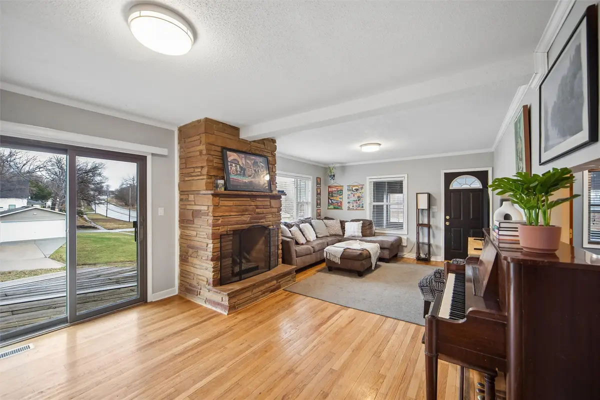 1989 SW 9th Street, Des Moines, IA 50315 - #1