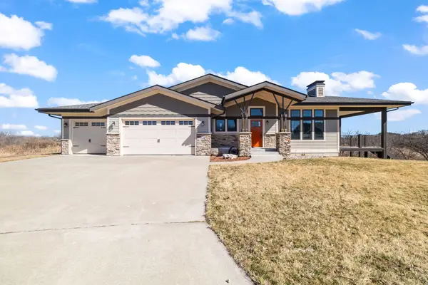 730 Country Side Lane, Pella, IA 50219