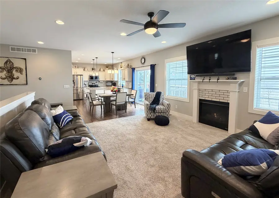 726 E 26th Street N, Newton, IA 50208 - #3