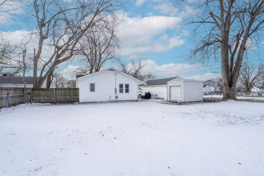 311 E 22nd Street S, Newton, IA 50208 - #3