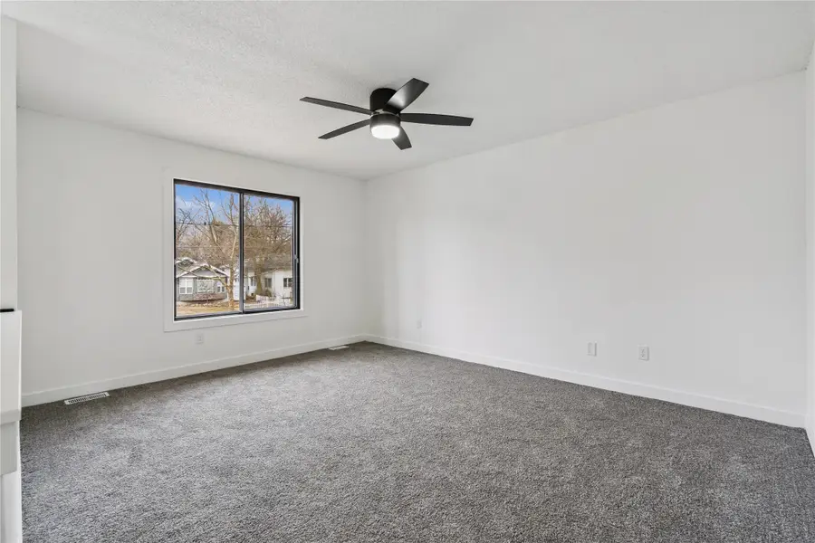 3809 11th Street, Des Moines, IA 50313 - #2