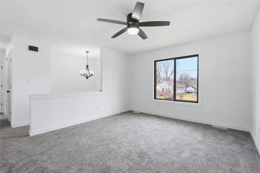 3809 11th Street, Des Moines, IA 50313 - #3