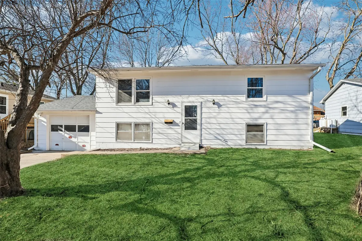 307 W 15th Street N, Newton, IA 50208 - #1