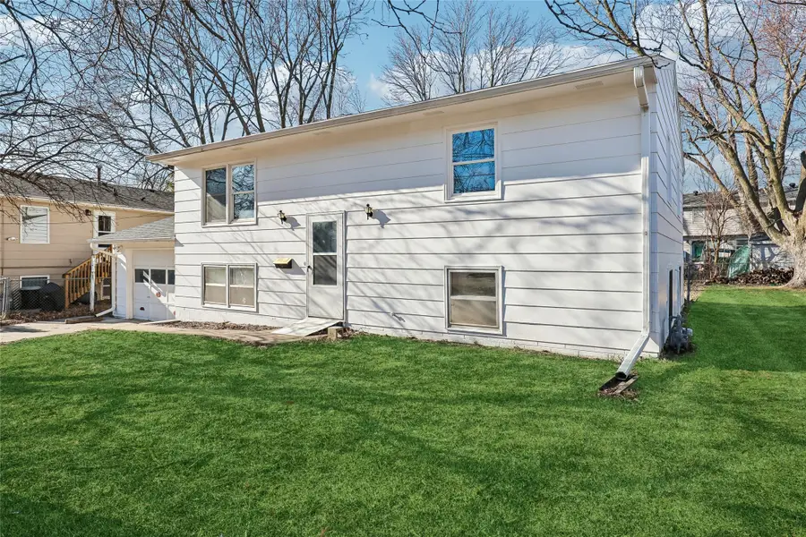 307 W 15th Street N, Newton, IA 50208 - #2