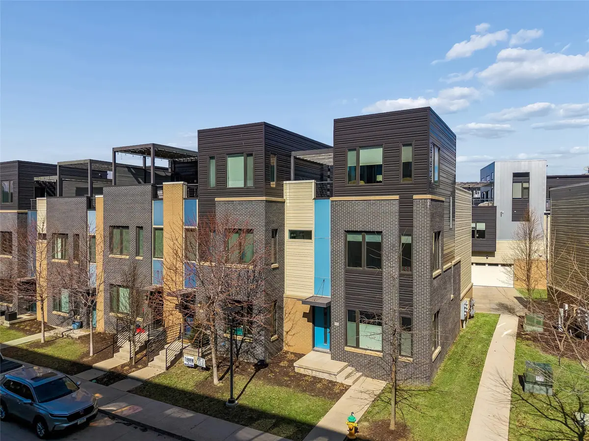 228 E Center Street, Des Moines, IA 50309 - #1