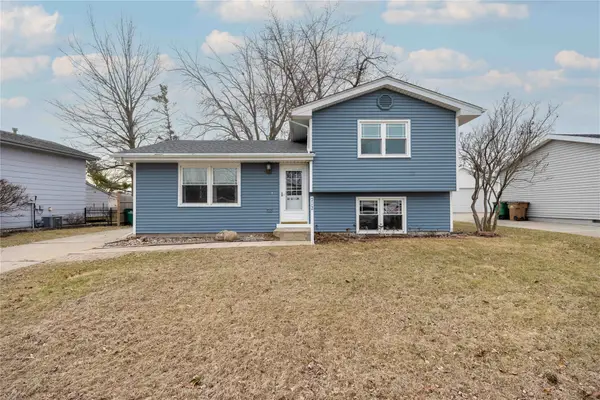712 NE 9th Street, Grimes, IA 50111