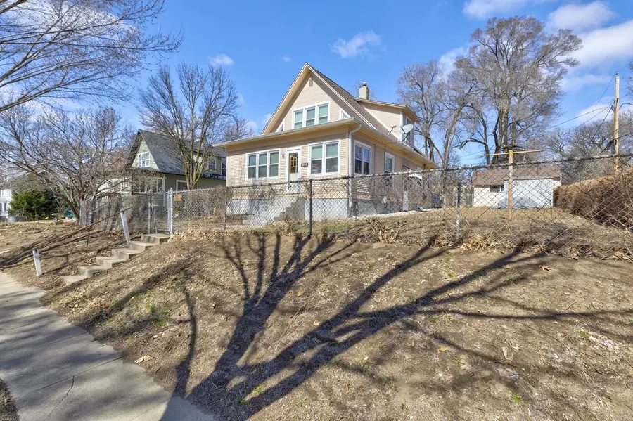 810 E Washington Avenue, Des Moines, IA 50316 - #2