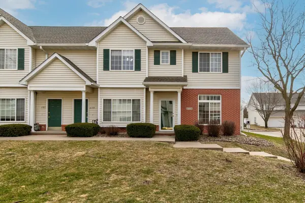 2175 Ridgeview Circle, Clive, IA 50325