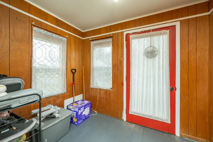 814 N 2nd Avenue E, Newton, IA 50208 - #2