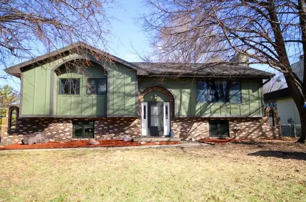 3817 Melanie Circle, Urbandale, IA 50322