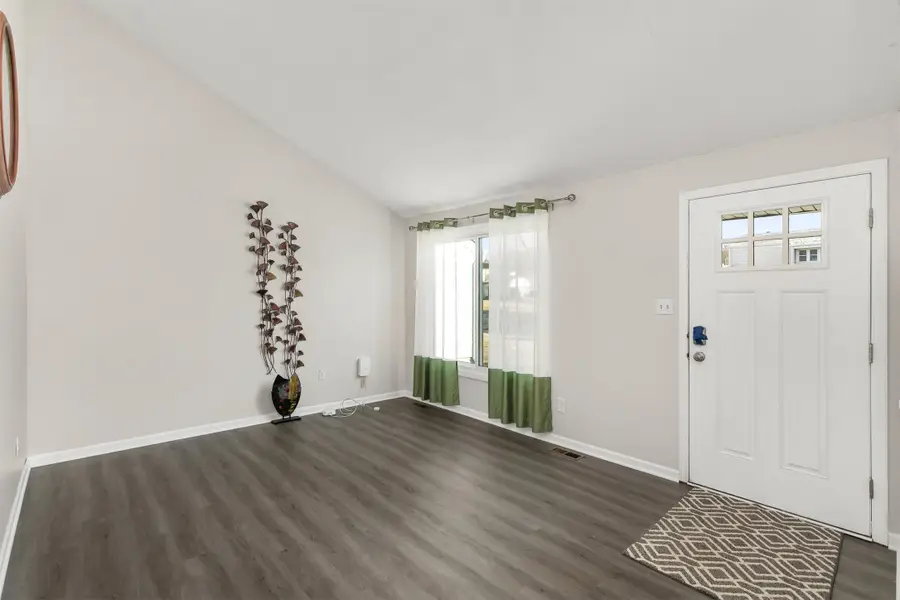 8016 N Walnut Creek Drive, Urbandale, IA 50322 - #2