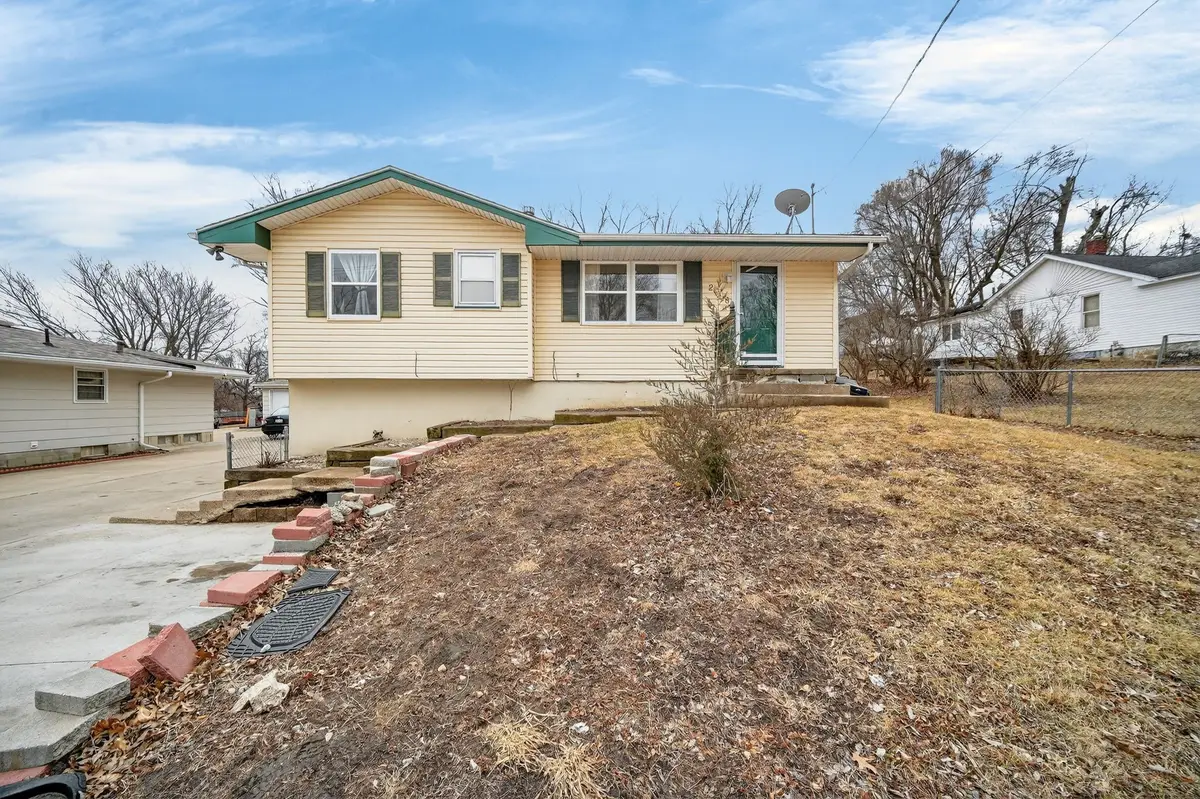 238 Leach Avenue, Des Moines, IA 50315 - #1