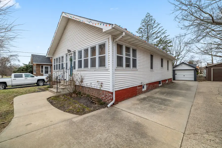 2120 40th Street, Des Moines, IA 50310 - #3