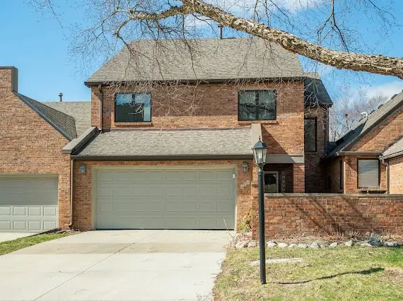 684 58th Place #11, West Des Moines, IA 50266