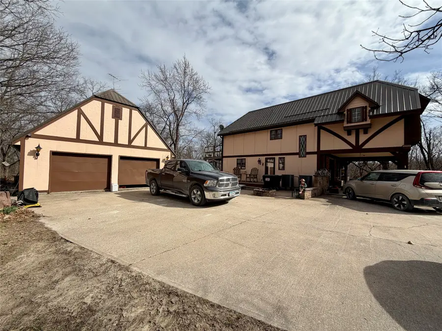 48546 167th Avenue, Chariton, IA 50049 - #2