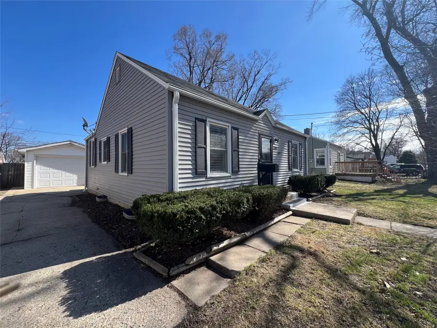 3301 Amherst Street, Des Moines, IA 50313 - #2