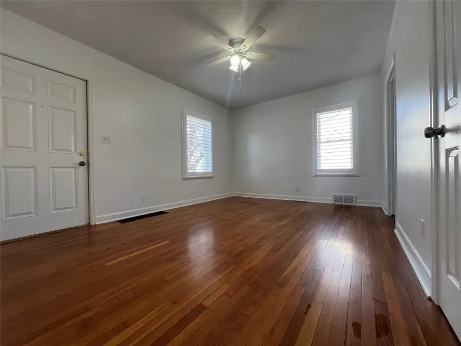 3301 Amherst Street, Des Moines, IA 50313 - #3