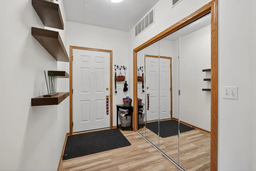 2461 Patricia Drive #Bldg E, Urbandale, IA 50322 - #3