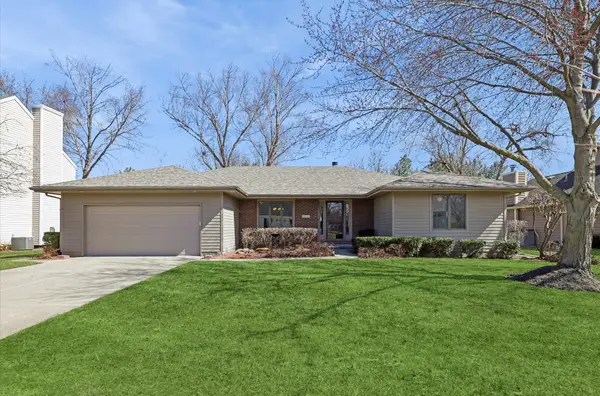 5877 S Winwood Drive, Johnston, IA 50131