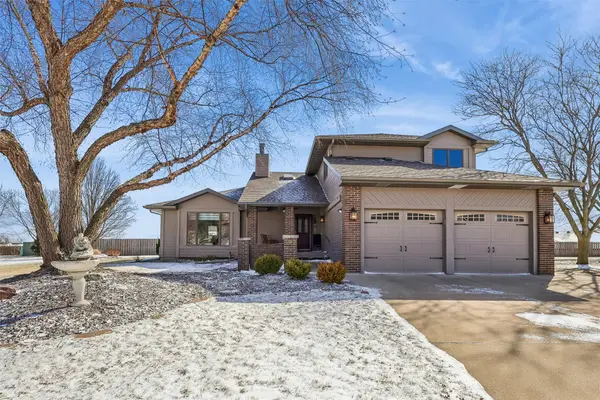 102 Orchard Circle, Indianola, IA 50125