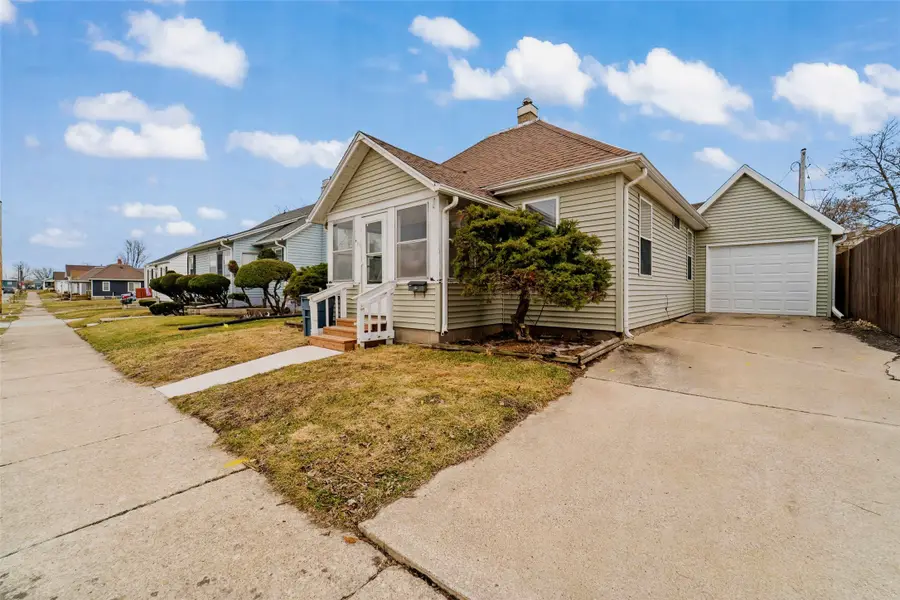 411 Swayze Street, Marshalltown, IA 50158 - #3