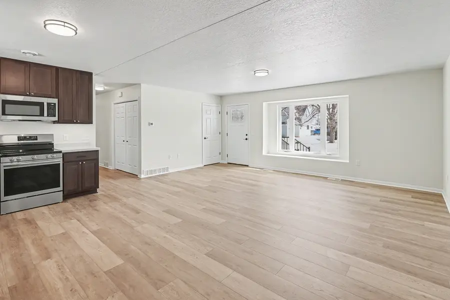 321 E 8th Street S, Newton, IA 50208 - #3