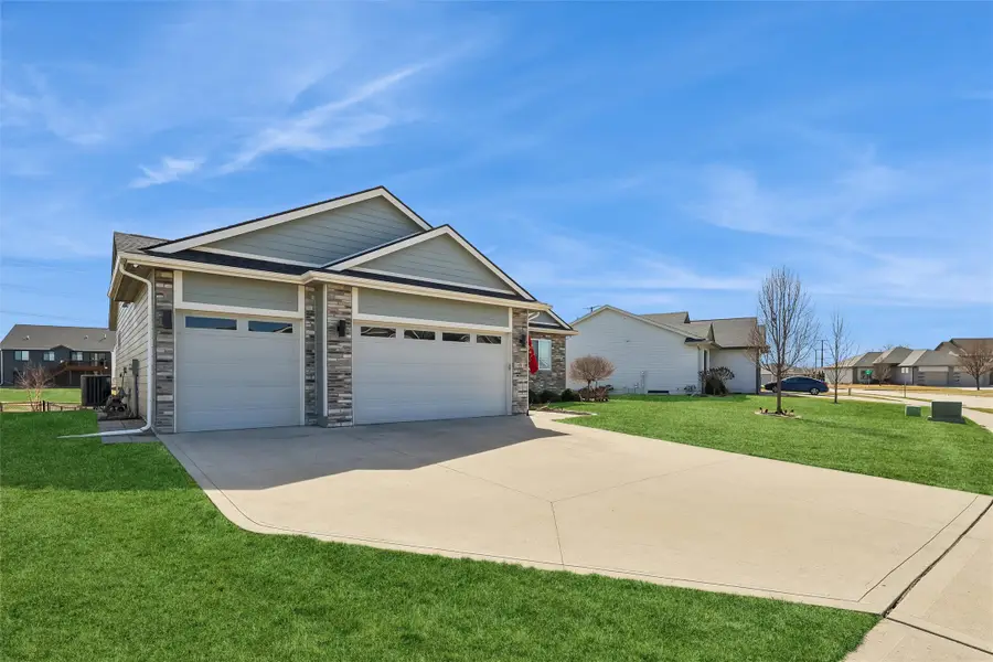14818 Coyote Drive, Urbandale, IA 50323 - #2