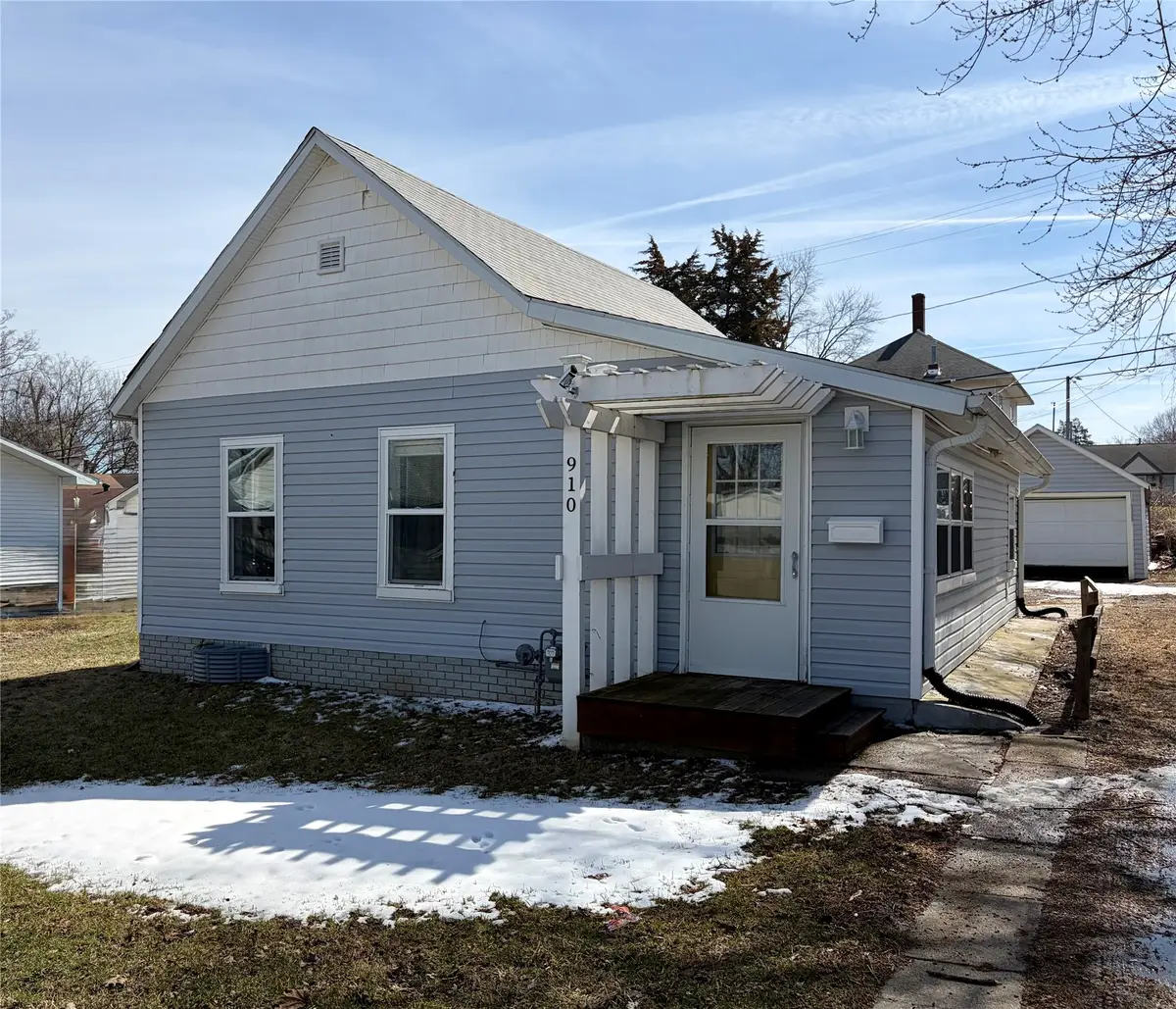 910 E Marion Street, Knoxville, IA 50138 - #1