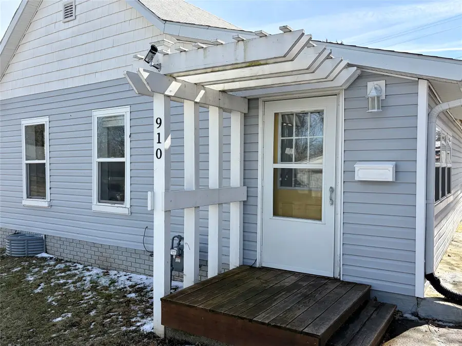 910 E Marion Street, Knoxville, IA 50138 - #2